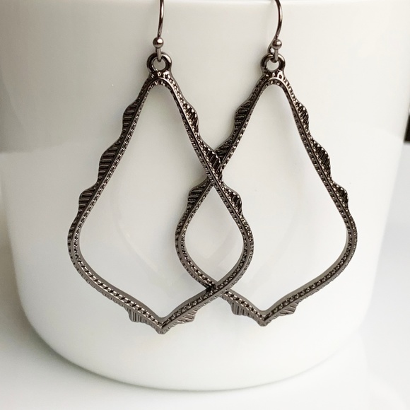 NEW Large Frame Earrings (black) - Picture 5 of 8